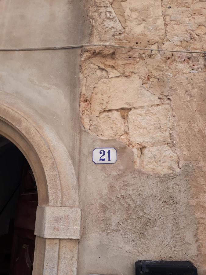 Al Cavour 21 * Campiglia Marittima